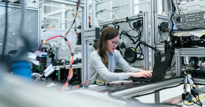 Wie generative KI die Fertigungseffizienz steigert generative KI in der Fertigung