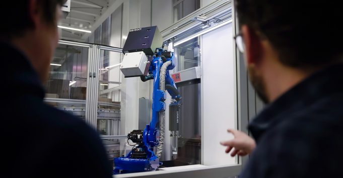 Robotik in der Kommissionierung: Ludwig Meister automatisiert Zentrallogistik Robotik in der Kommissionierung