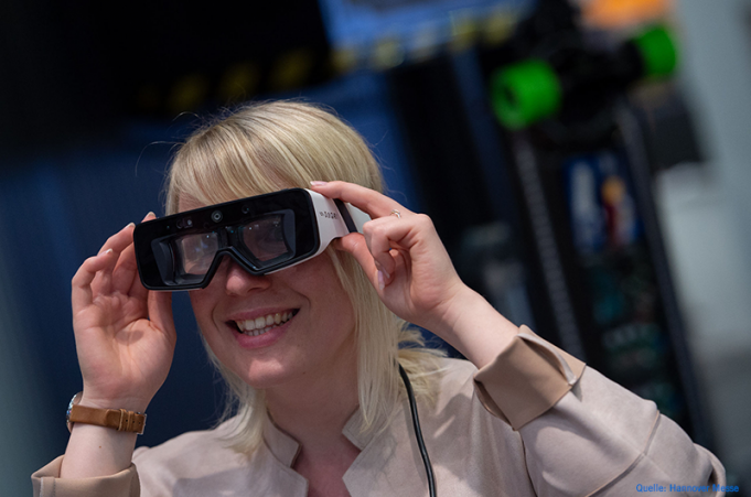 Die richtige Kombination aus smartem CRM und zeitsparender Konfiguration messe_hmi.brille